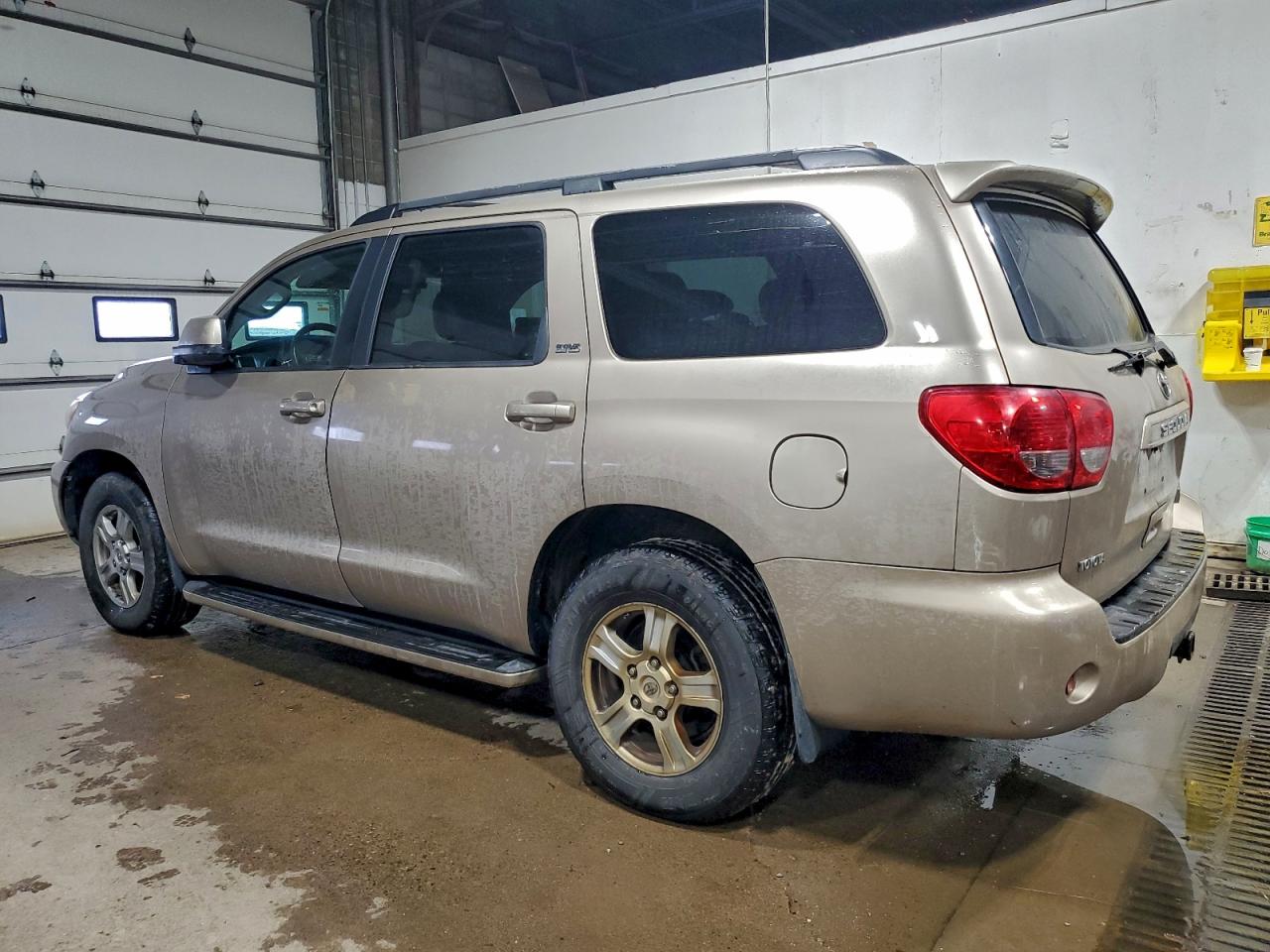 2008 TOYOTA SEQUOIA SR5 photo 2