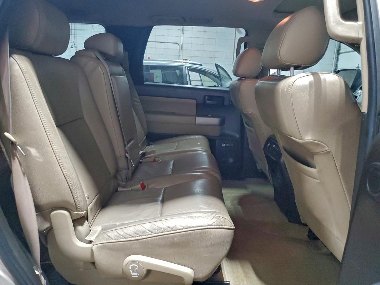 2008 TOYOTA SEQUOIA SR5 photo 11