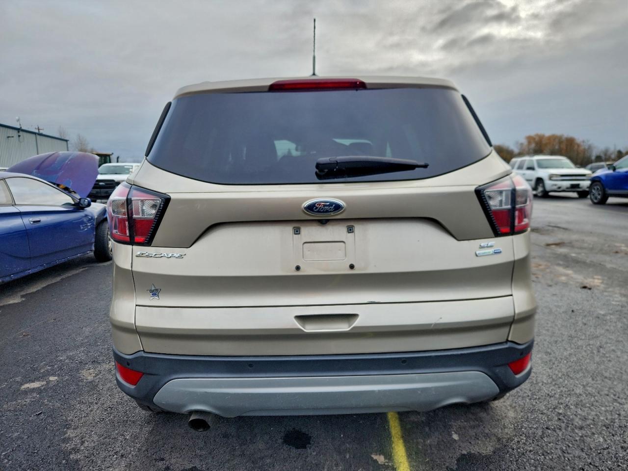 2017 FORD ESCAPE SE photo 6