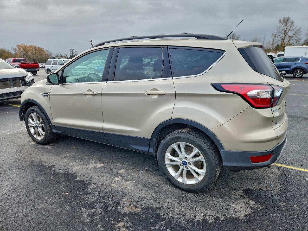 2017 FORD ESCAPE SE photo 2