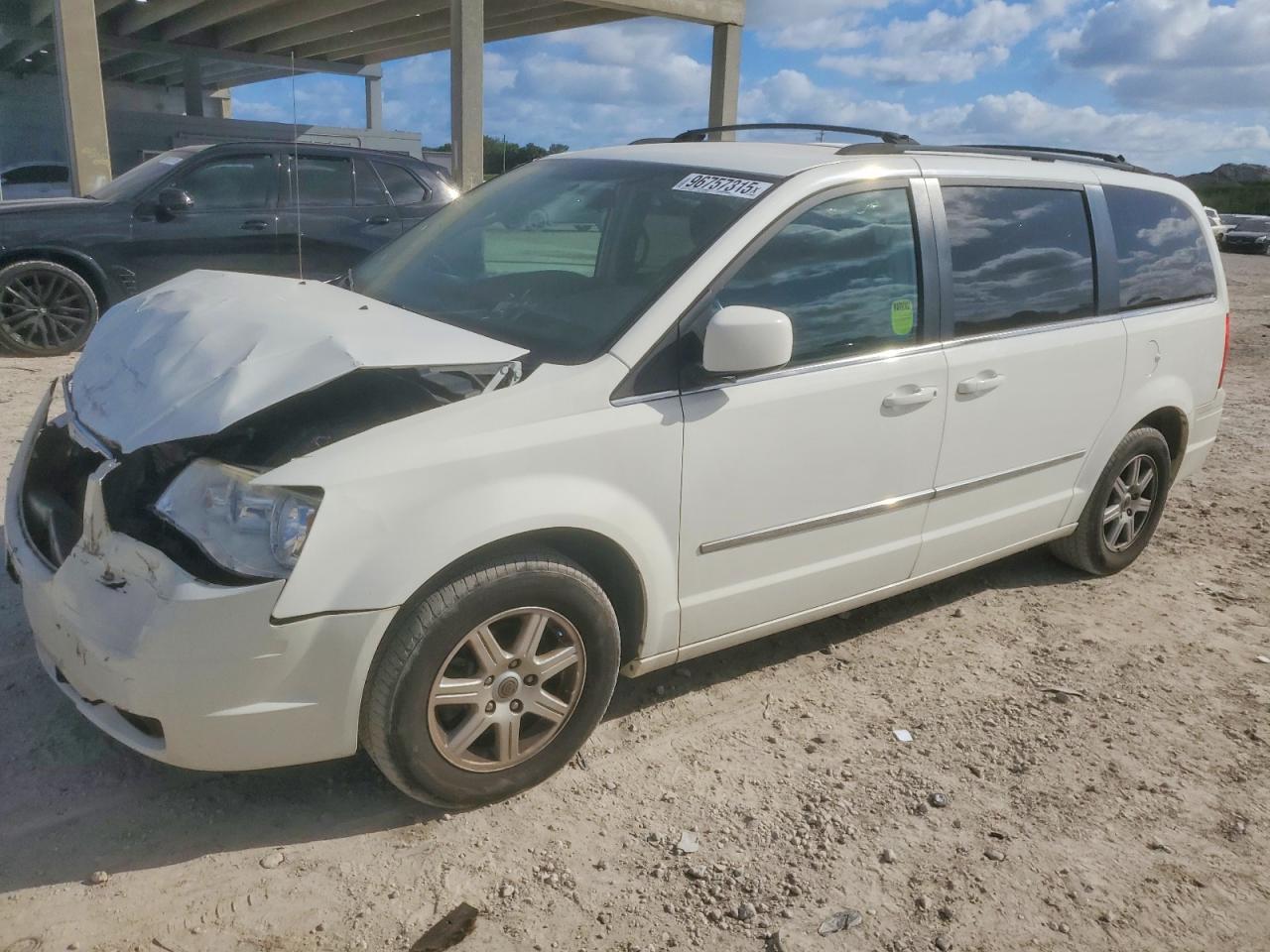 2010 CHRYSLER TOWN & COUNTRY