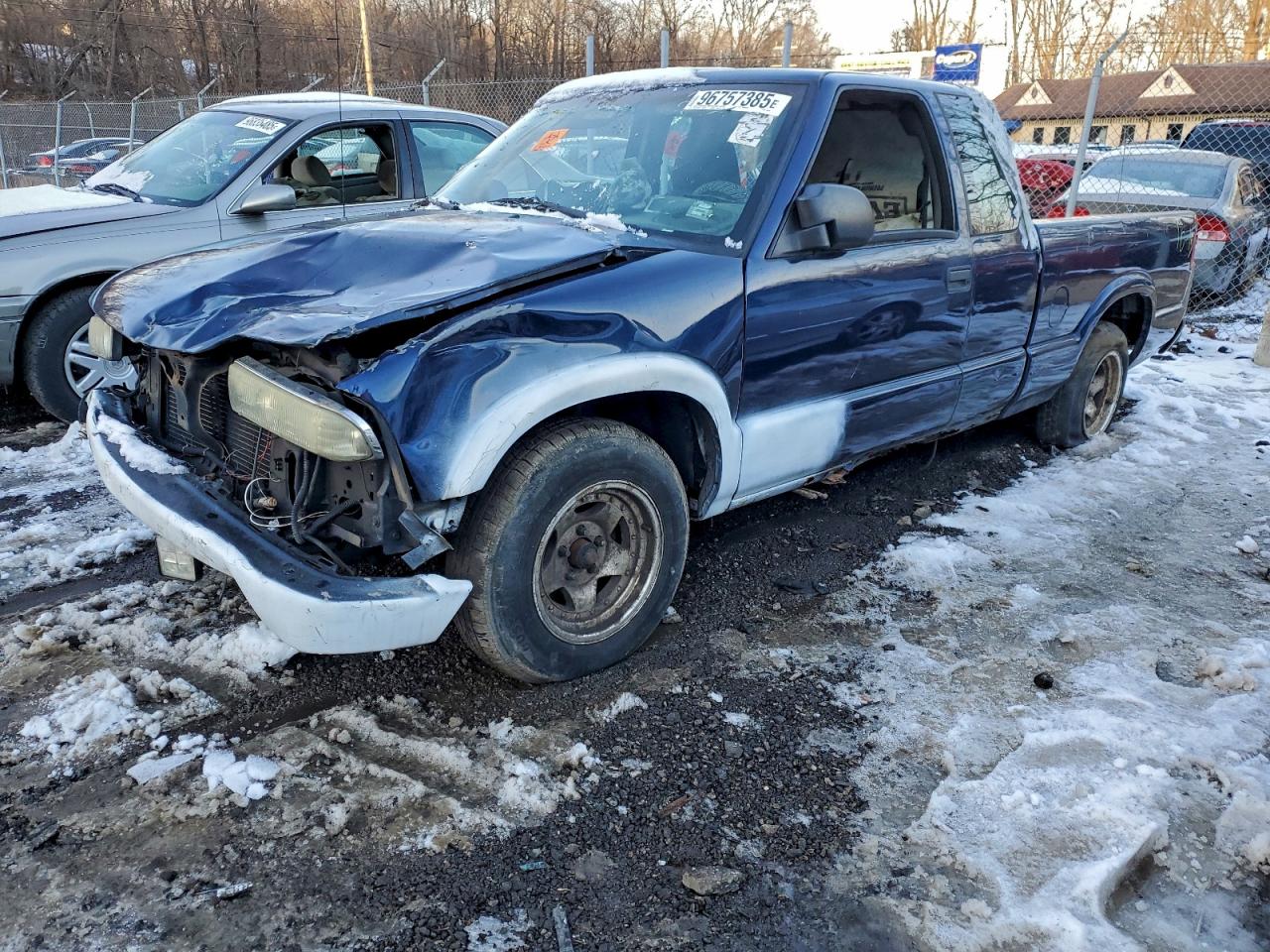 2003 CHEVROLET S TRUCK S10 — FRONT END damage — photo 1
