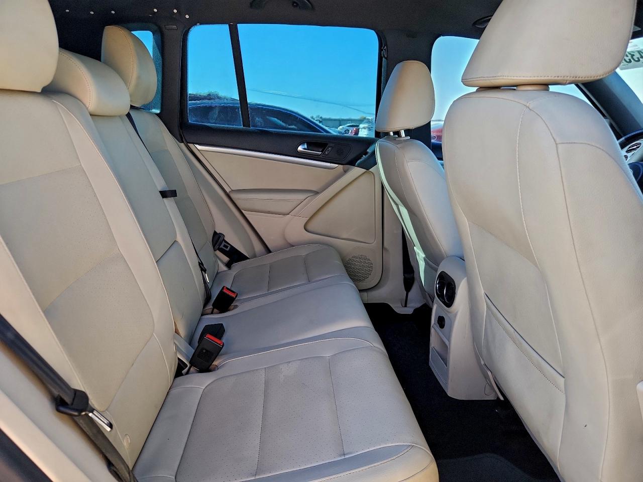 2016 VOLKSWAGEN TIGUAN S photo 10