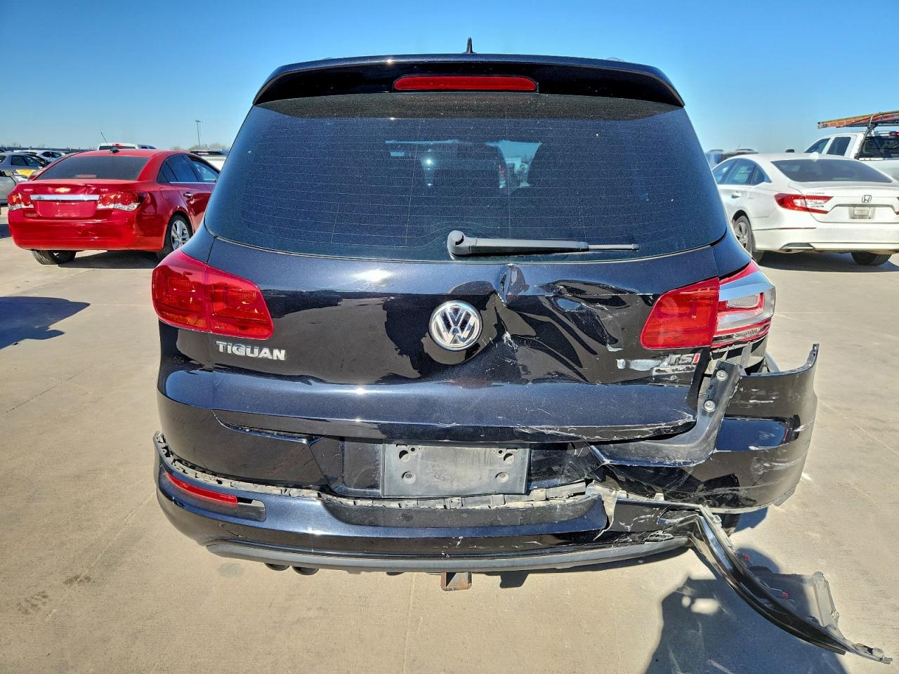 2016 VOLKSWAGEN TIGUAN S photo 6