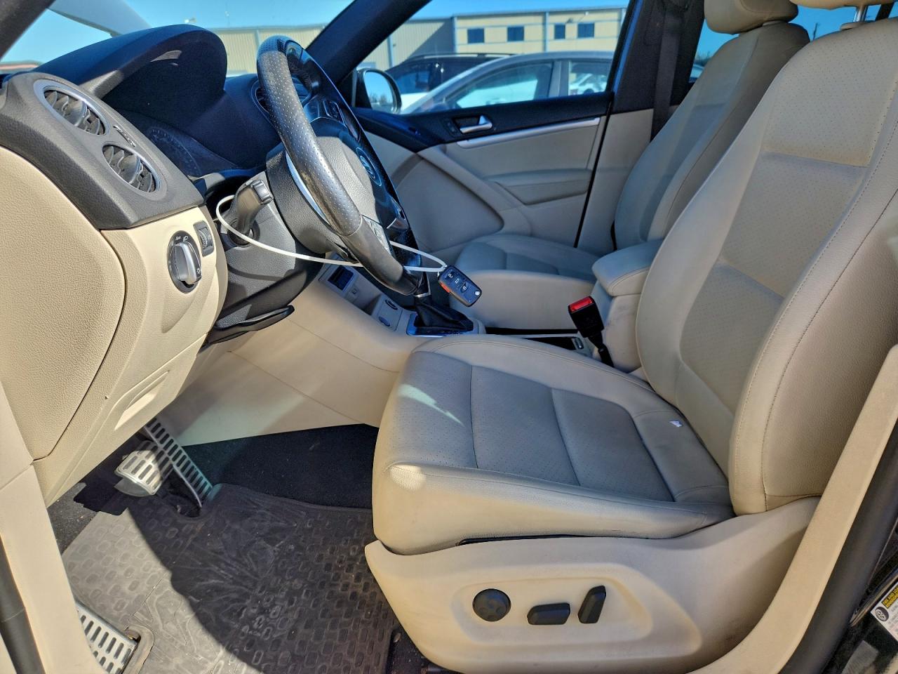 2016 VOLKSWAGEN TIGUAN S photo 7