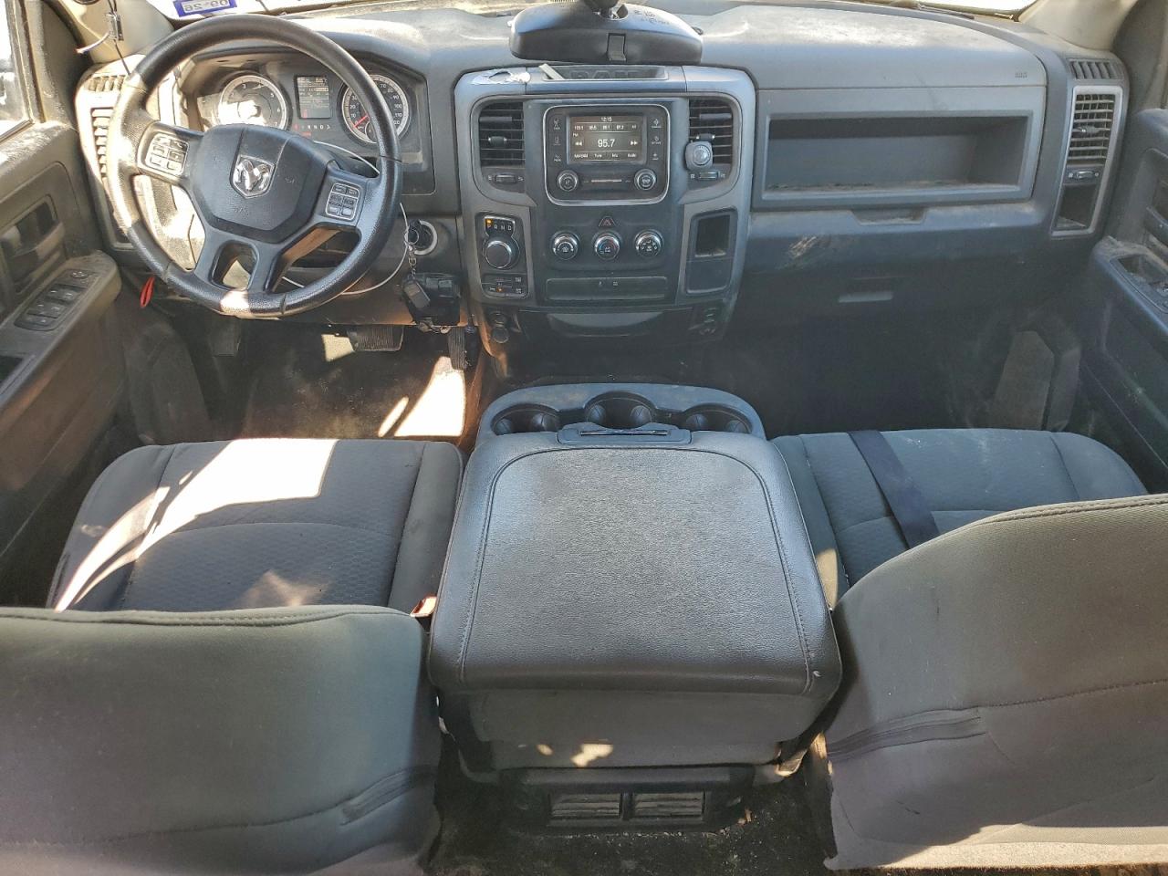 2016 RAM 1500 ST photo 8