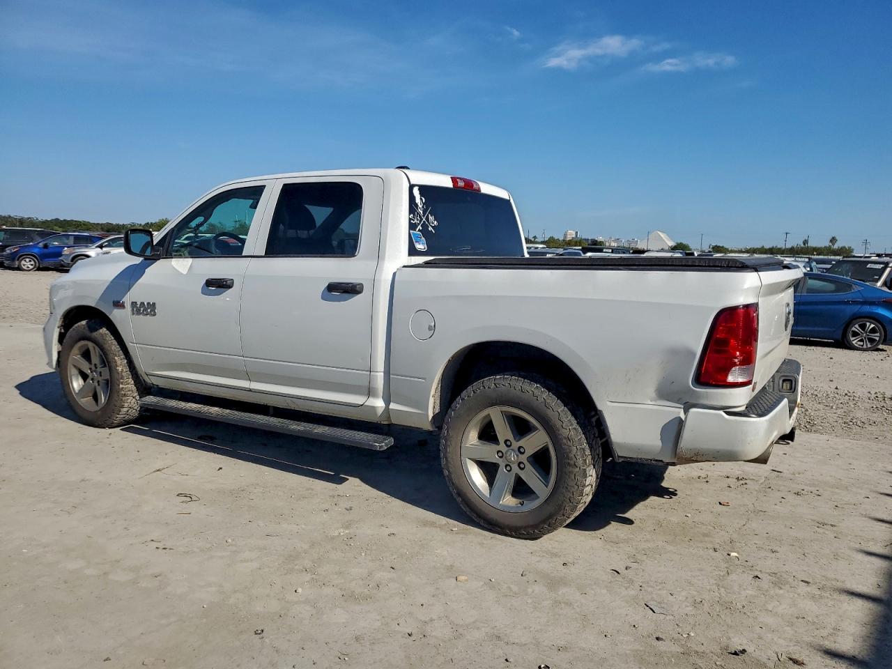 2016 RAM 1500 ST photo 2
