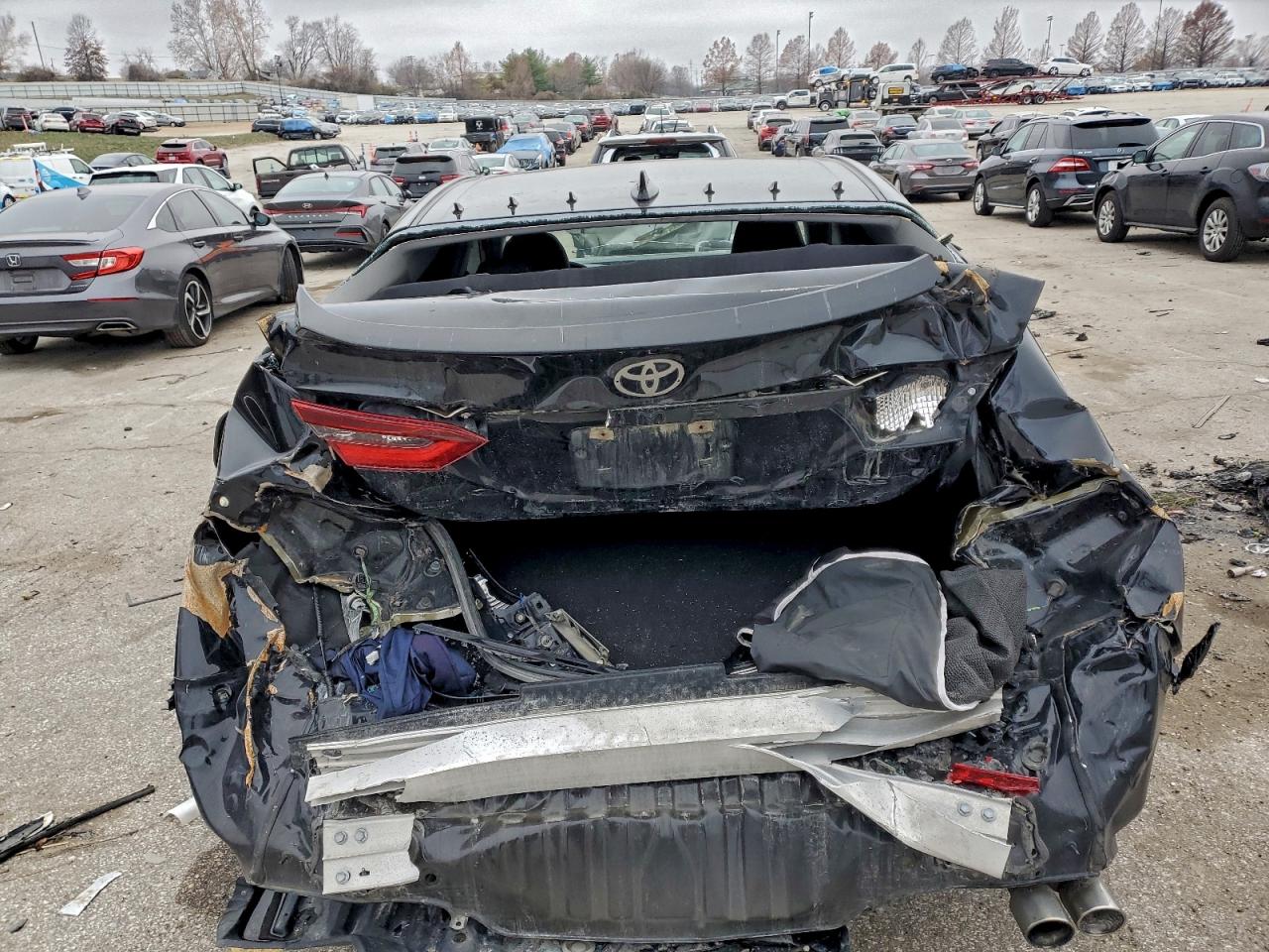 2021 TOYOTA CAMRY SE photo 6