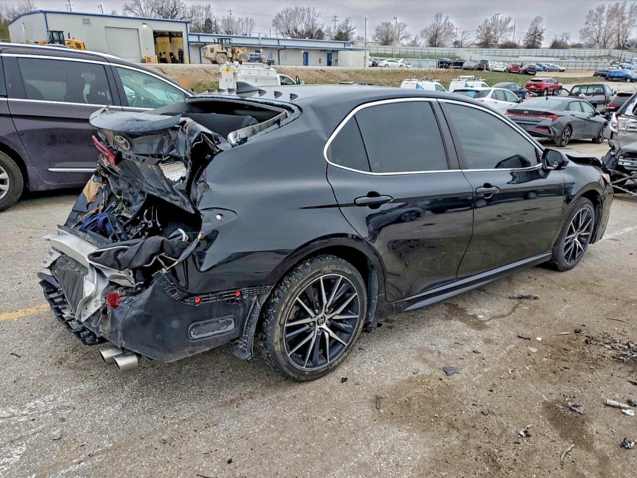 2021 TOYOTA CAMRY SE photo 3