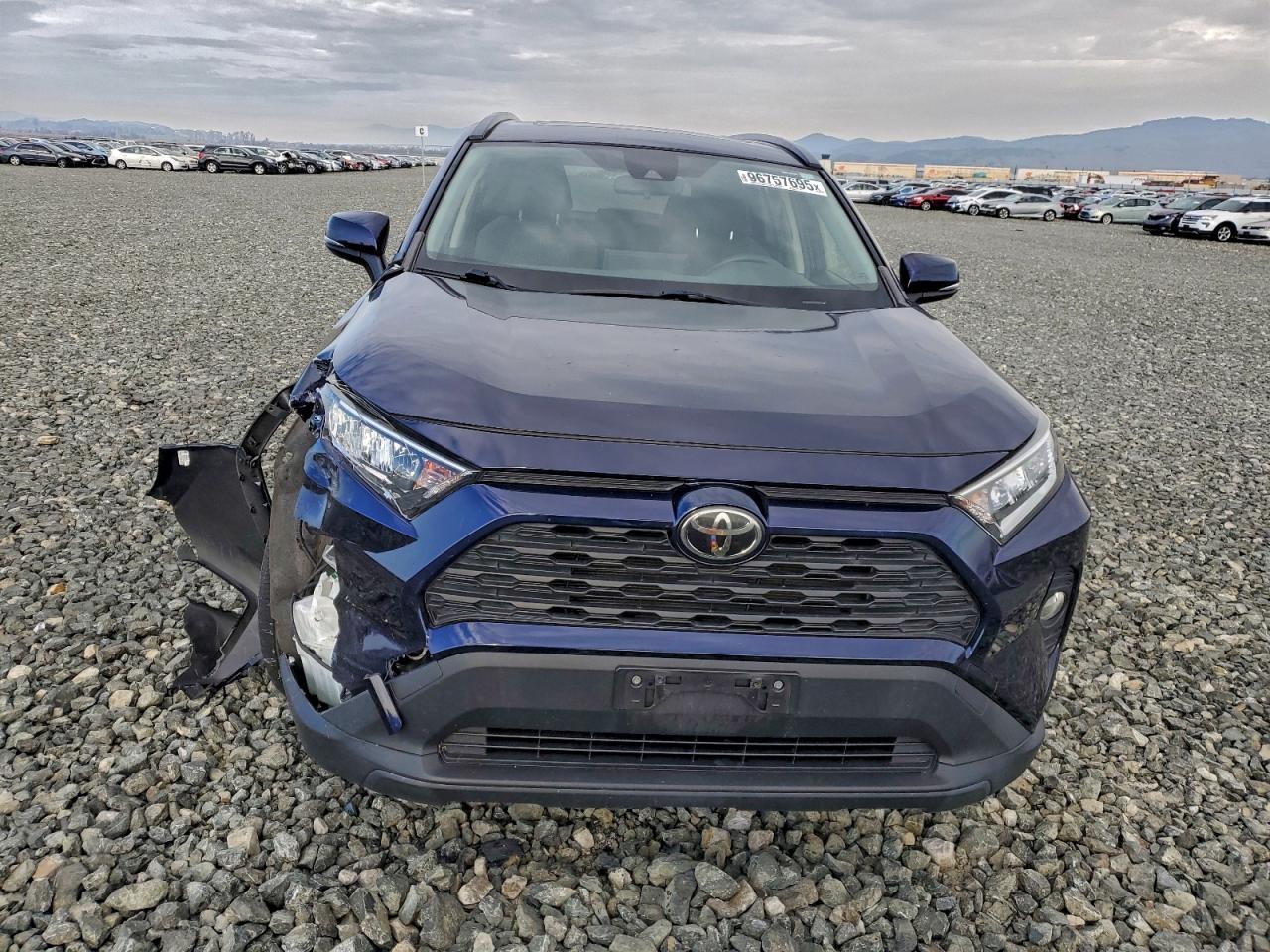 2019 TOYOTA RAV4 XLE photo 5