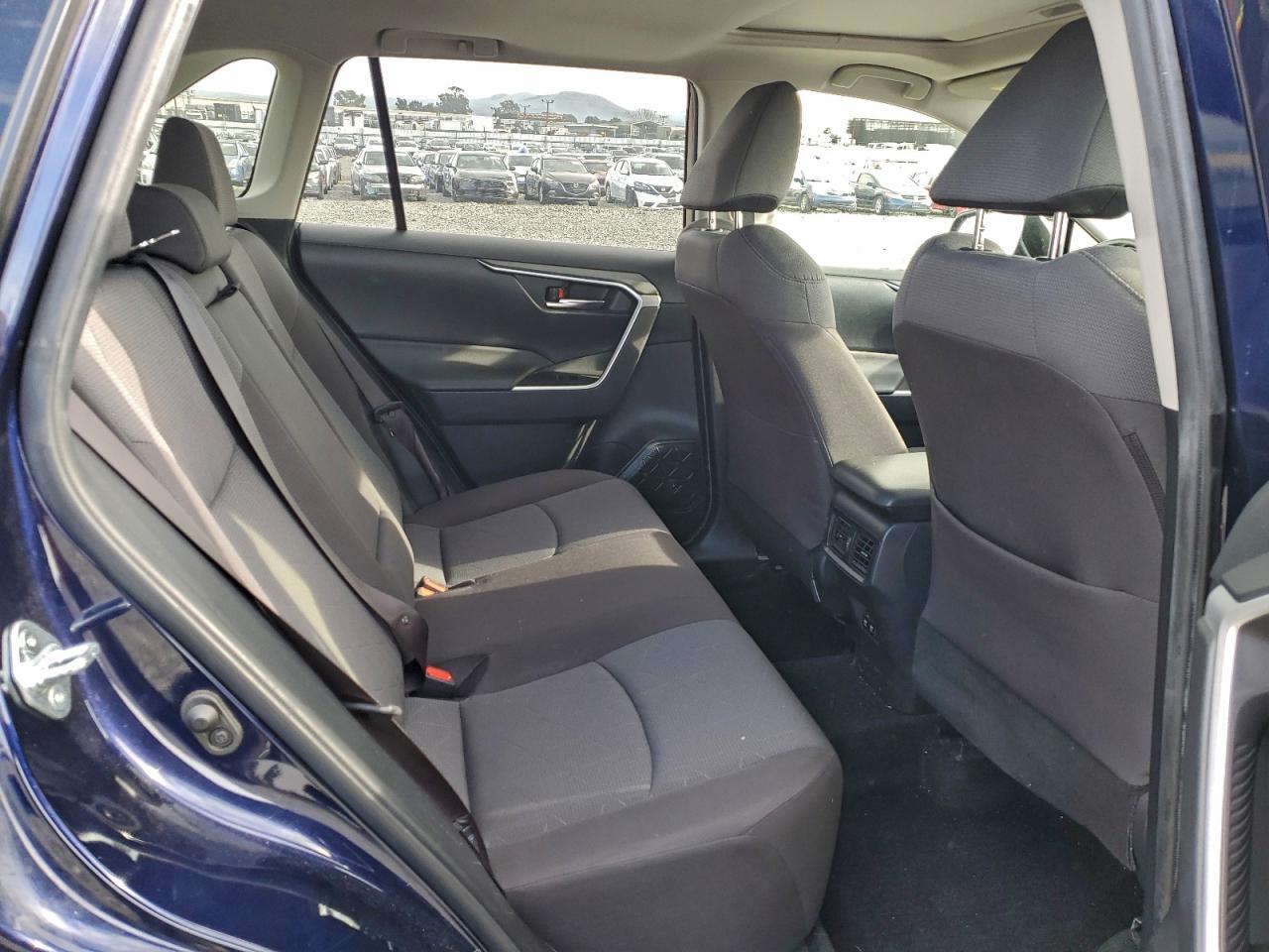2019 TOYOTA RAV4 XLE photo 10