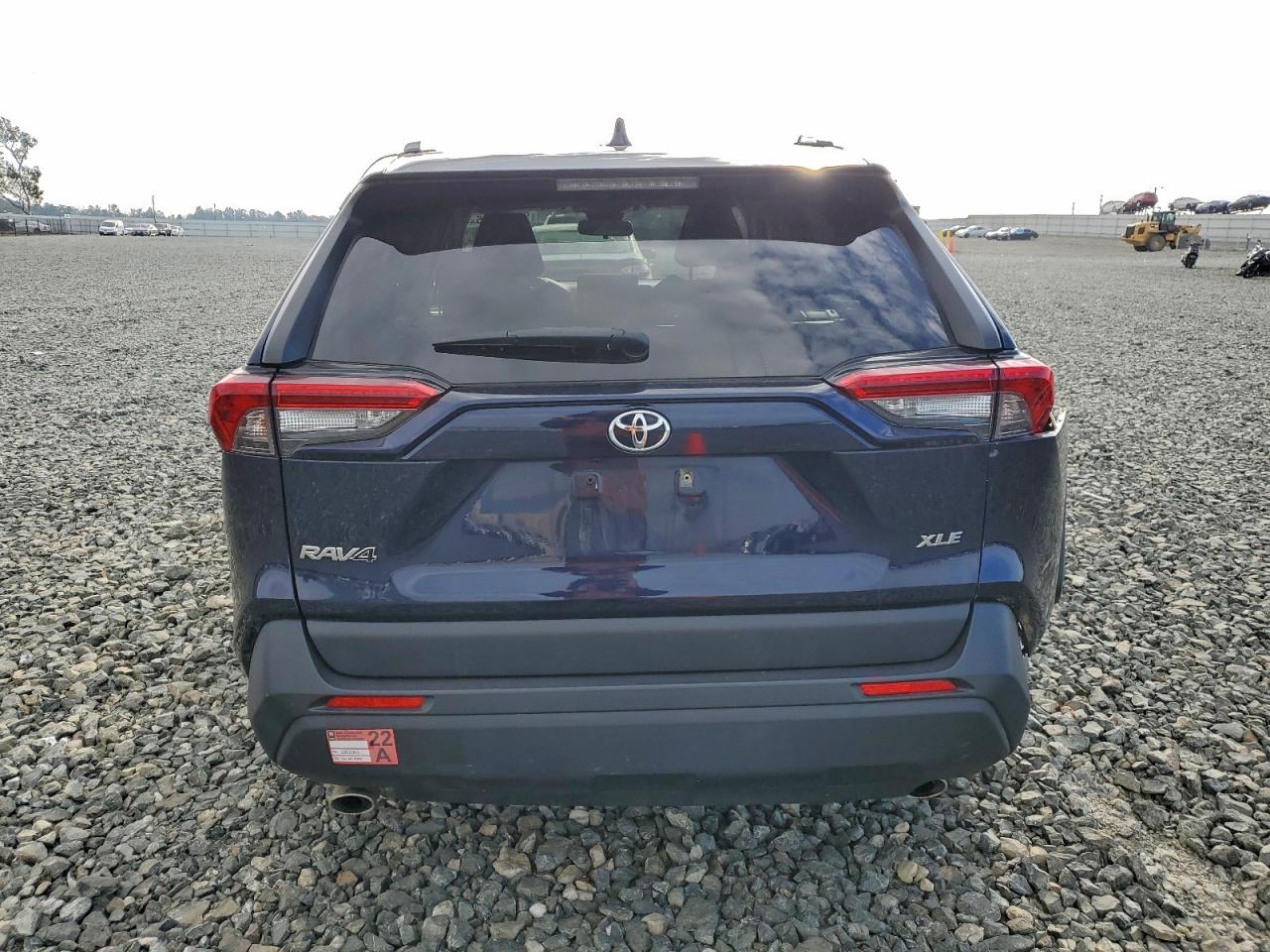 2019 TOYOTA RAV4 XLE photo 6