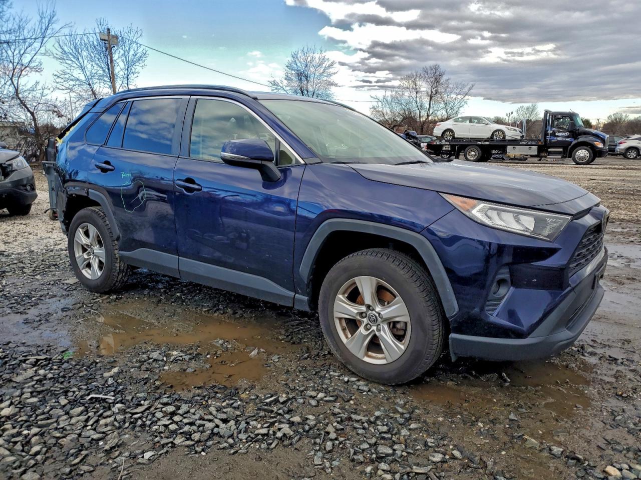 2019 TOYOTA RAV4 XLE photo 4