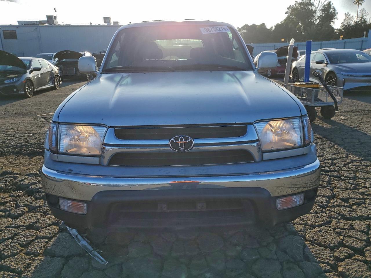 2002 TOYOTA 4RUNNER SR5 photo 9