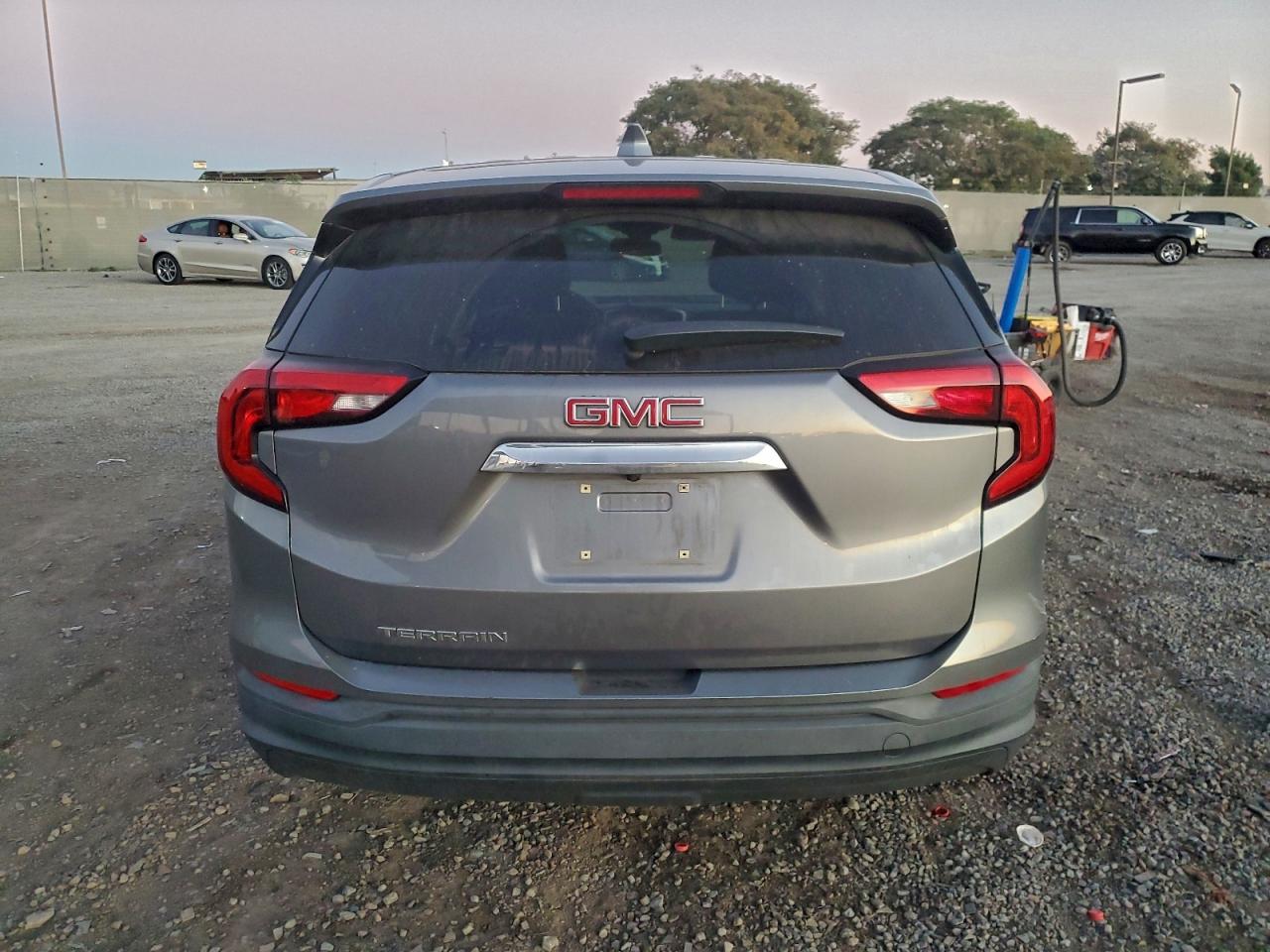 2020 GMC TERRAIN SLE photo 6