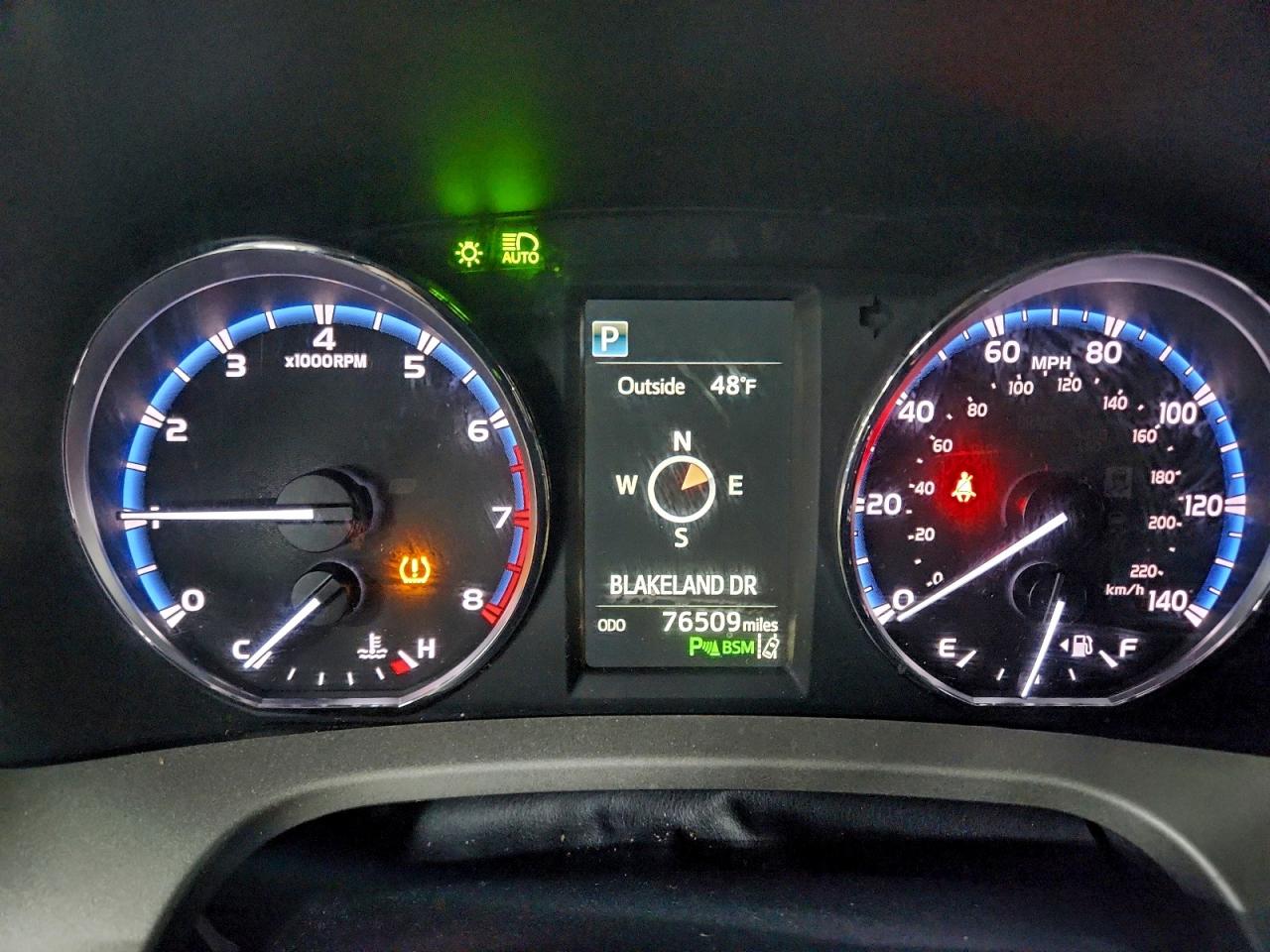 2016 TOYOTA RAV4 XLE photo 9