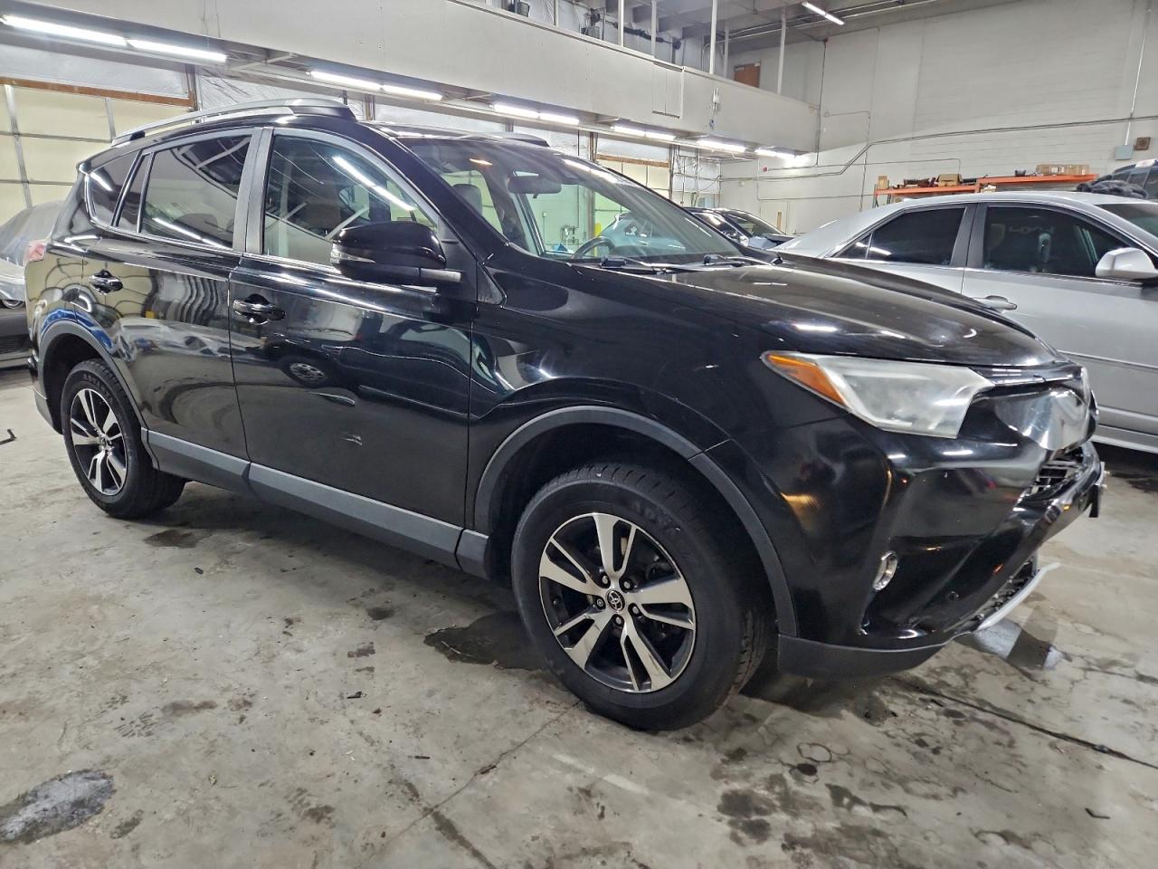 2016 TOYOTA RAV4 XLE photo 4