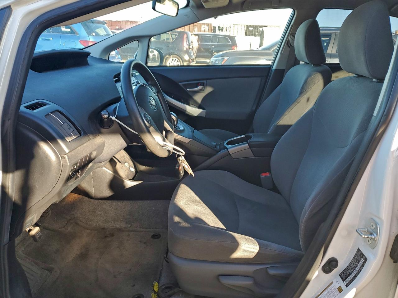 2015 TOYOTA PRIUS photo 7
