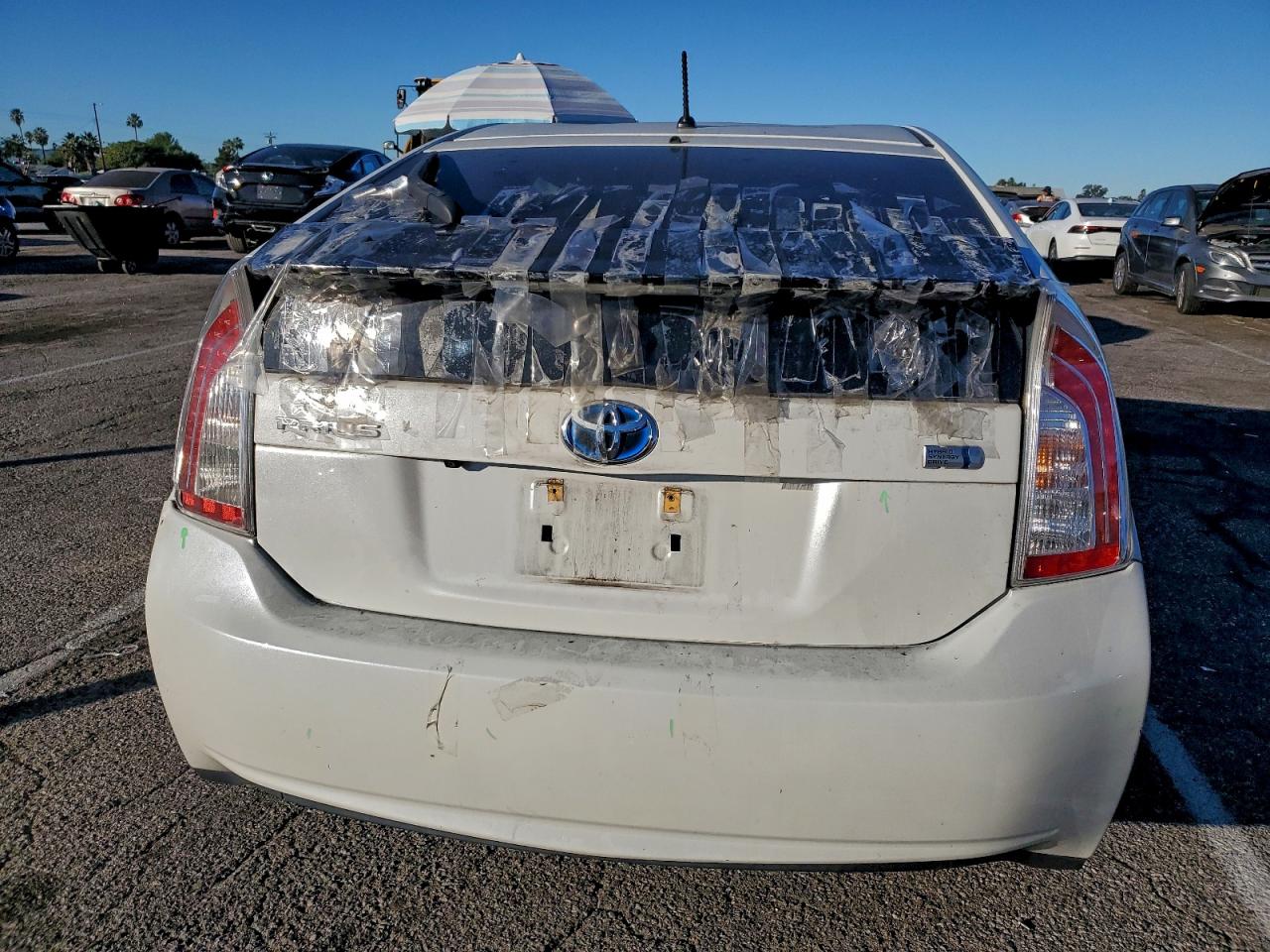 2015 TOYOTA PRIUS photo 6