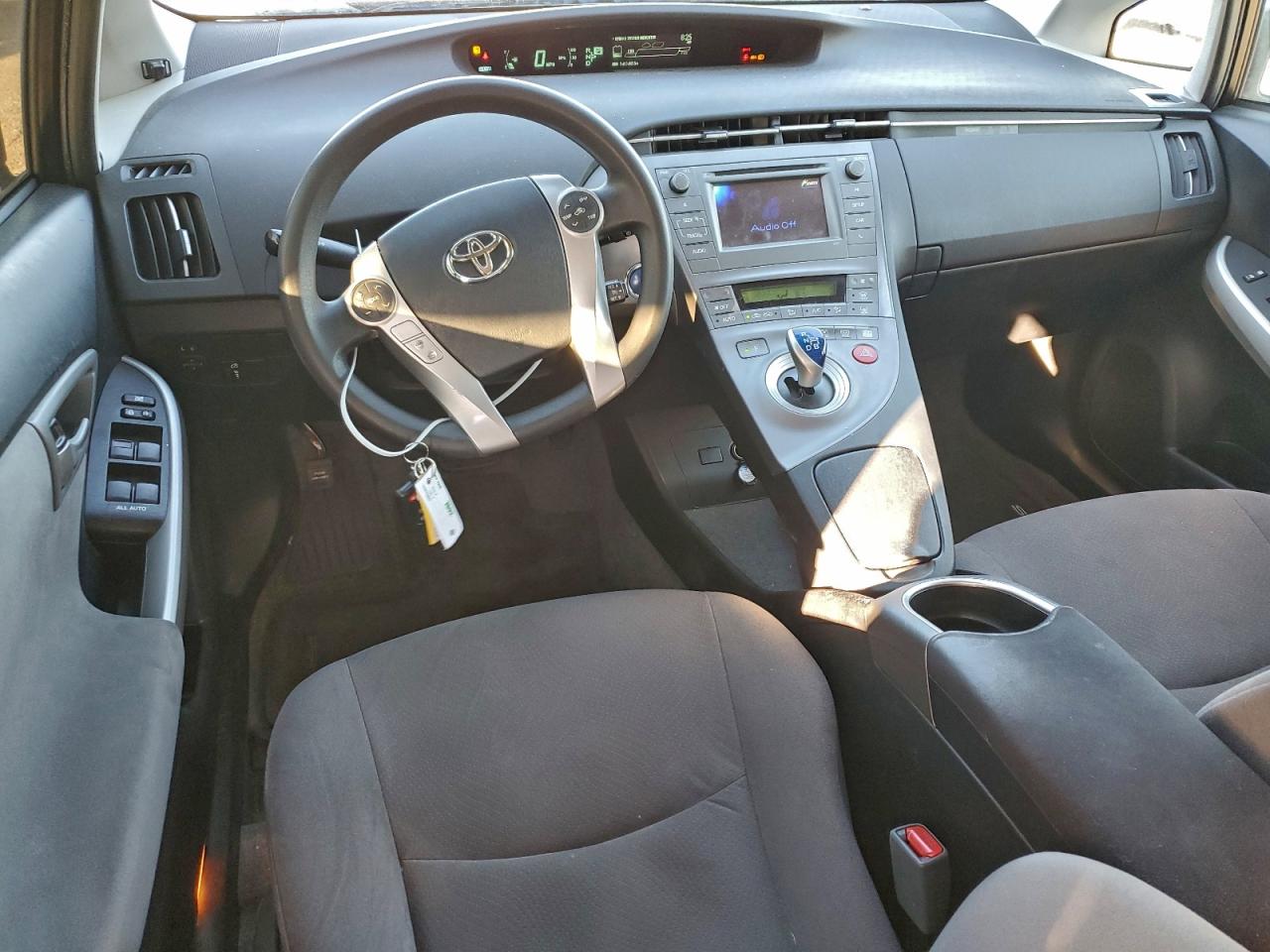 2015 TOYOTA PRIUS photo 8