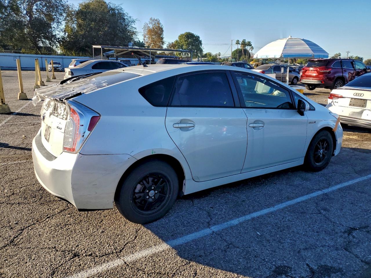 2015 TOYOTA PRIUS photo 3