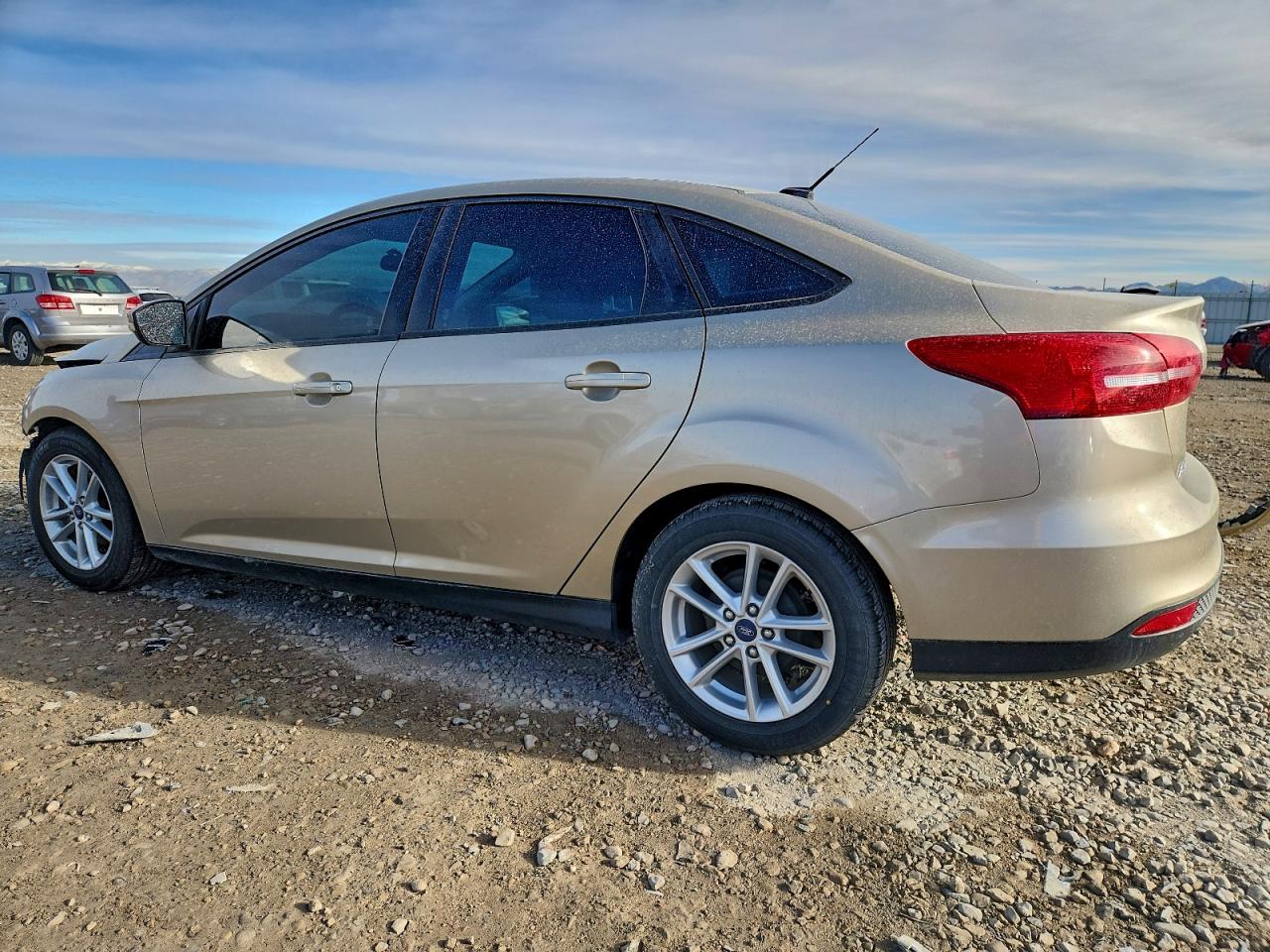 2017 FORD FOCUS SE photo 3