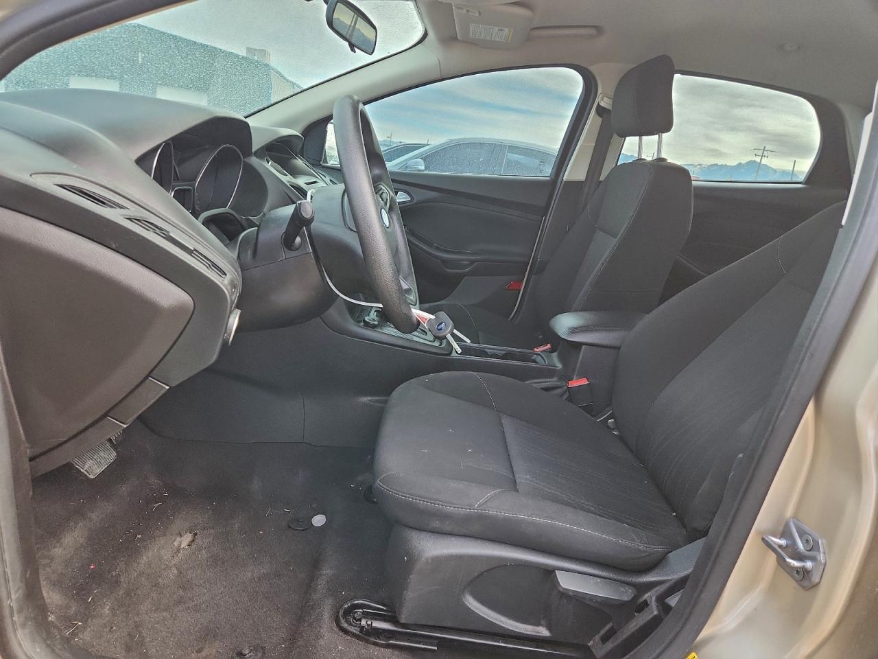 2017 FORD FOCUS SE photo 13