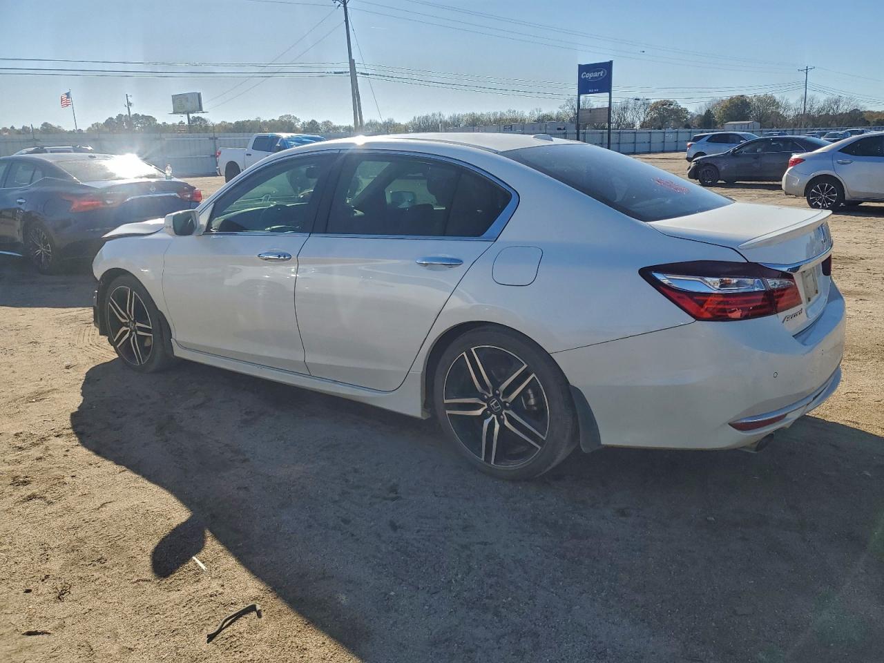2017 HONDA ACCORD TOURING photo 2