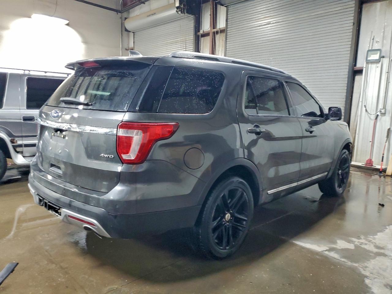 2016 FORD EXPLORER XLT photo 5