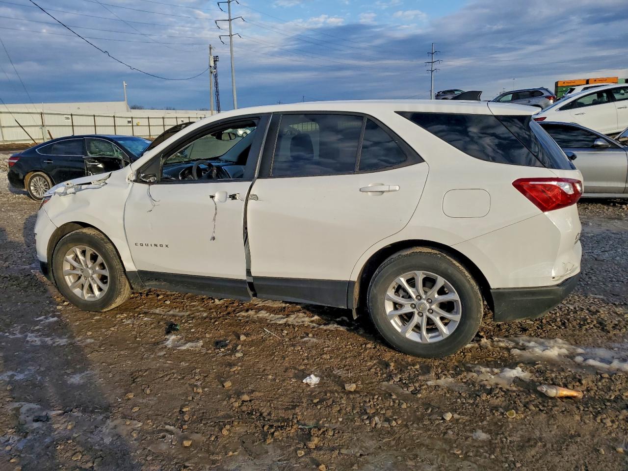 2021 CHEVROLET EQUINOX LS photo 3