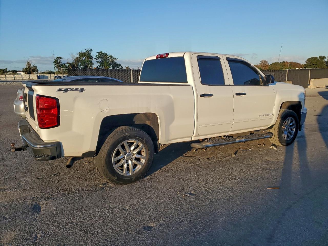 2015 CHEVROLET SILVERADO K1500 LT photo 3