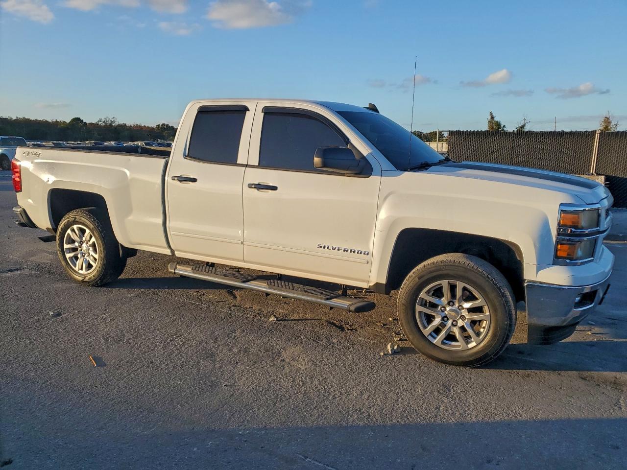 2015 CHEVROLET SILVERADO K1500 LT photo 4
