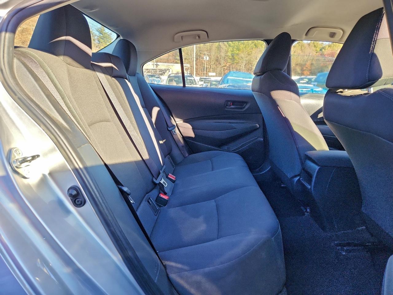2022 TOYOTA COROLLA LE photo 10