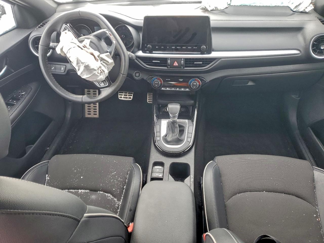 2024 KIA FORTE GT LINE photo 8