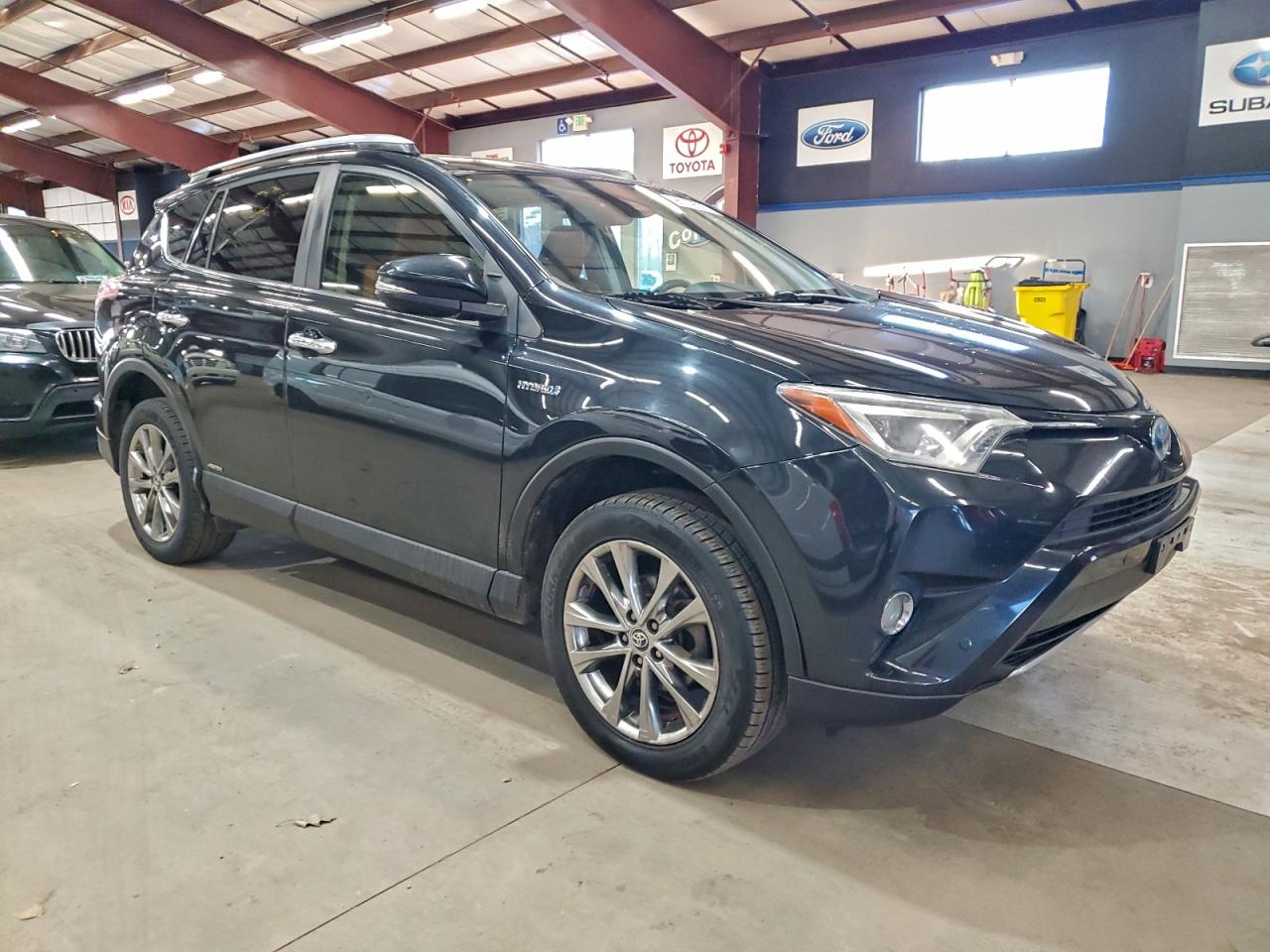 2017 TOYOTA RAV4 HV LIMITED photo 4