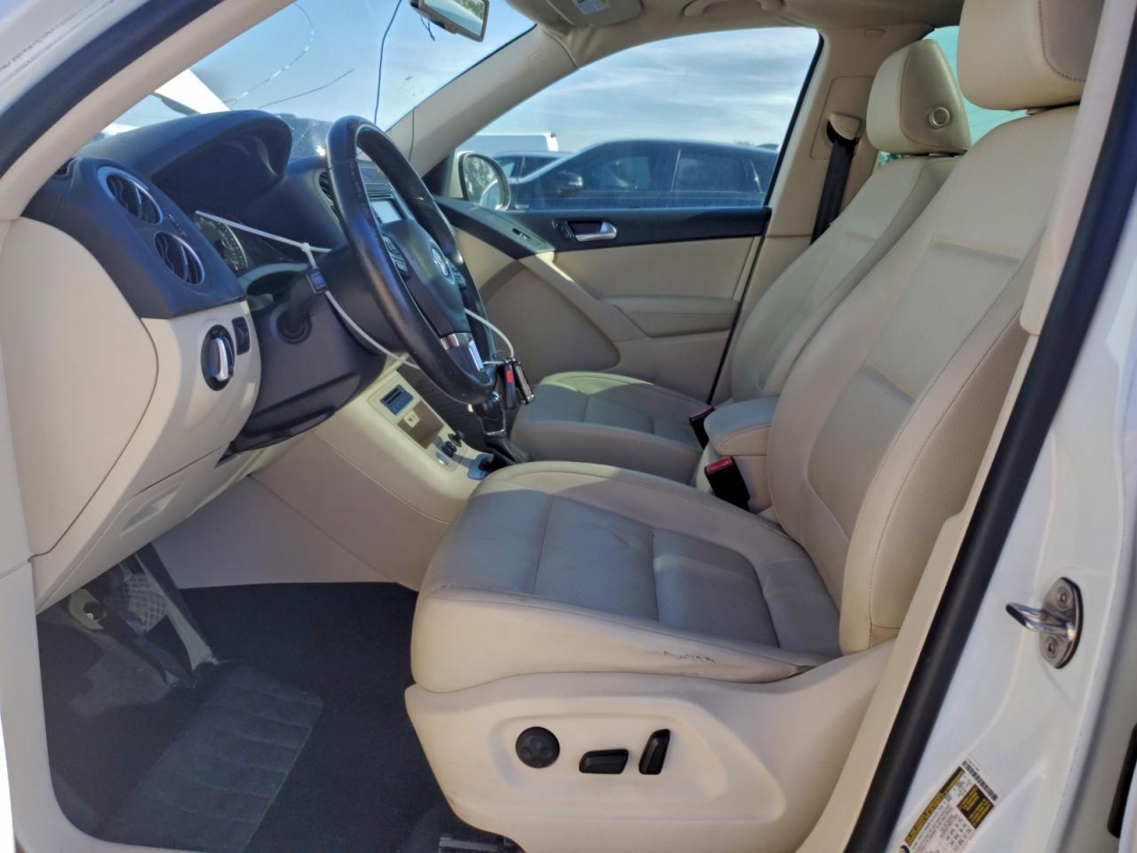 2016 VOLKSWAGEN TIGUAN S photo 7