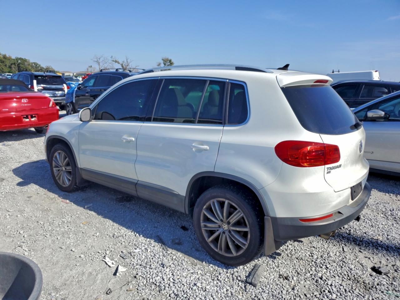 2016 VOLKSWAGEN TIGUAN S photo 2