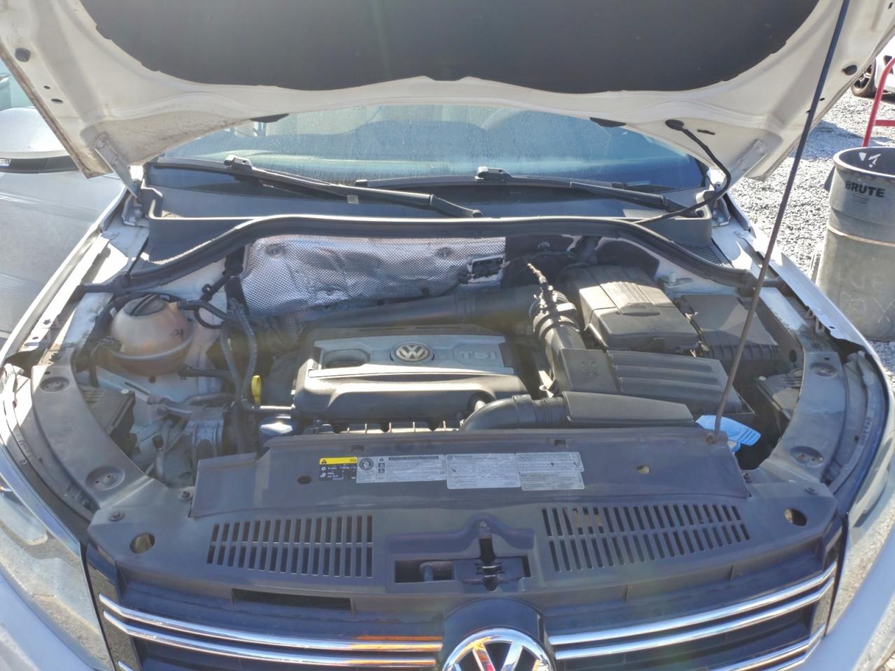 2016 VOLKSWAGEN TIGUAN S photo 12