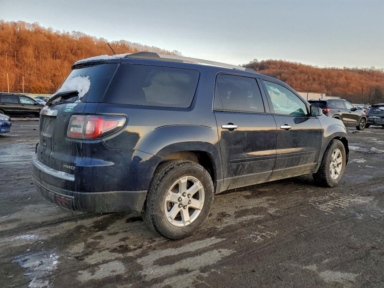 2015 GMC ACADIA SLE photo 3
