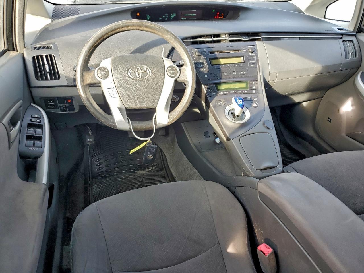 2011 TOYOTA PRIUS photo 8