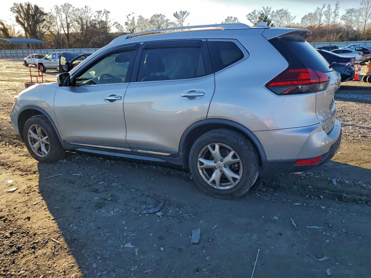 2017 NISSAN ROGUE S photo 2