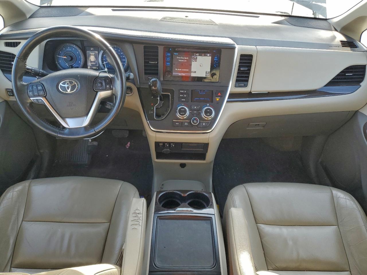 2017 TOYOTA SIENNA XLE photo 8