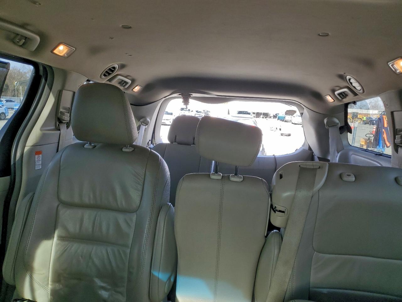 2017 TOYOTA SIENNA XLE photo 10