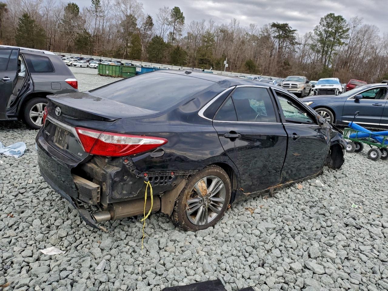 2017 TOYOTA CAMRY LE photo 5