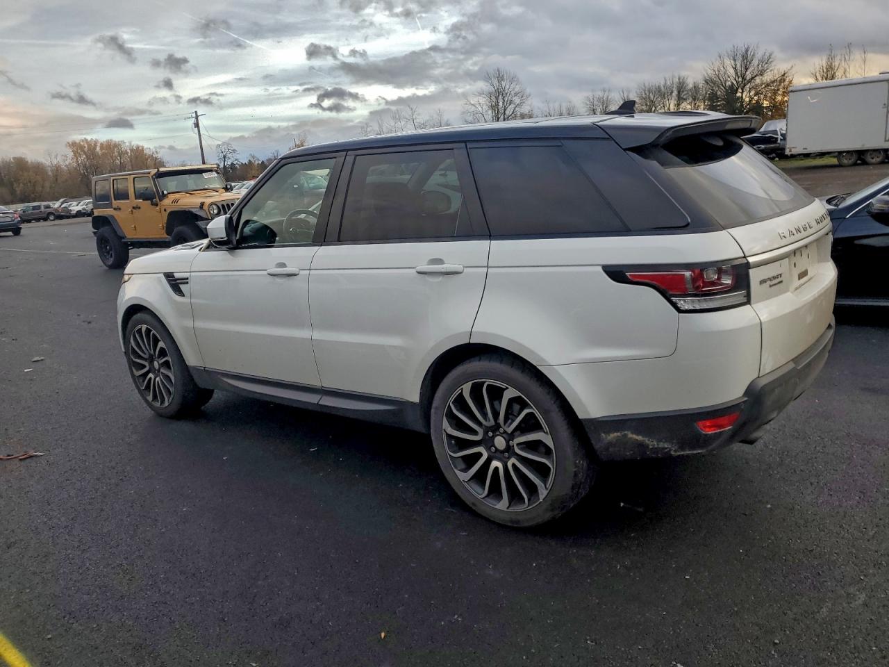 2016 LAND ROVER RANGE ROVER SPORT HSE photo 2