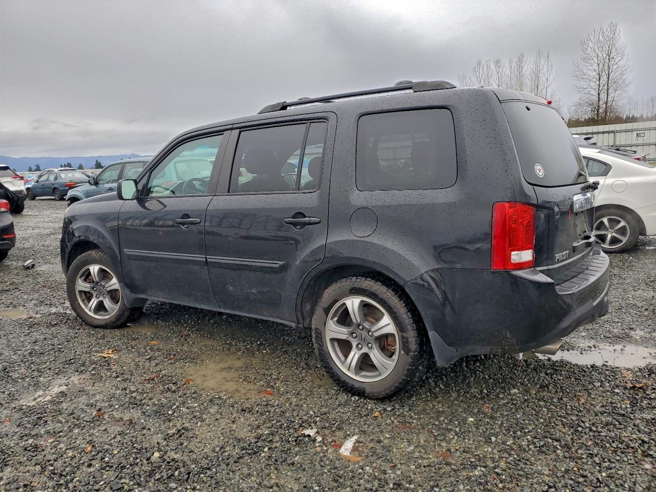 2015 HONDA PILOT SE photo 2