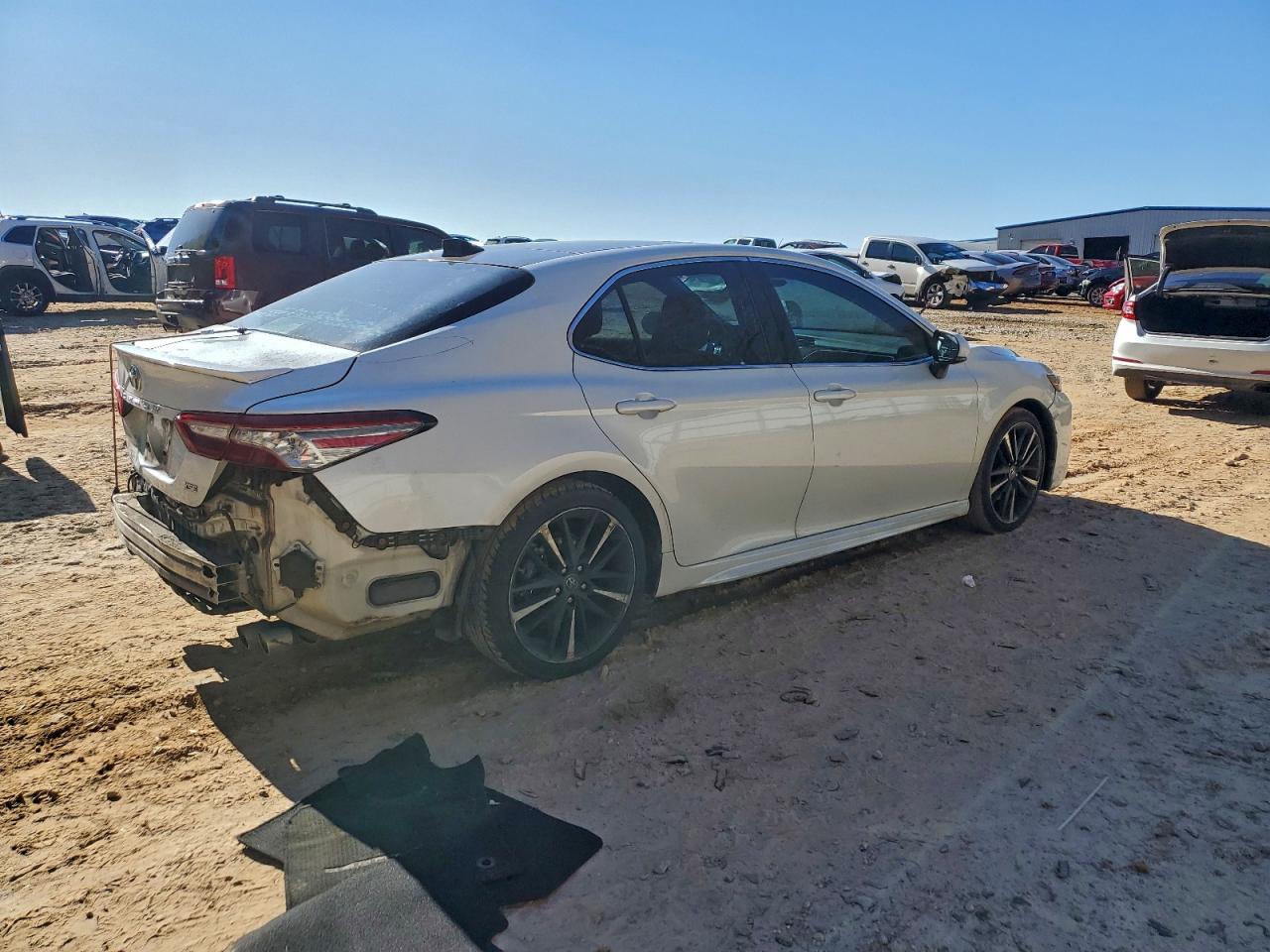 2018 TOYOTA CAMRY XSE photo 3