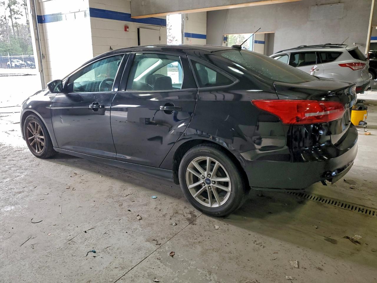 2017 FORD FOCUS SE photo 2