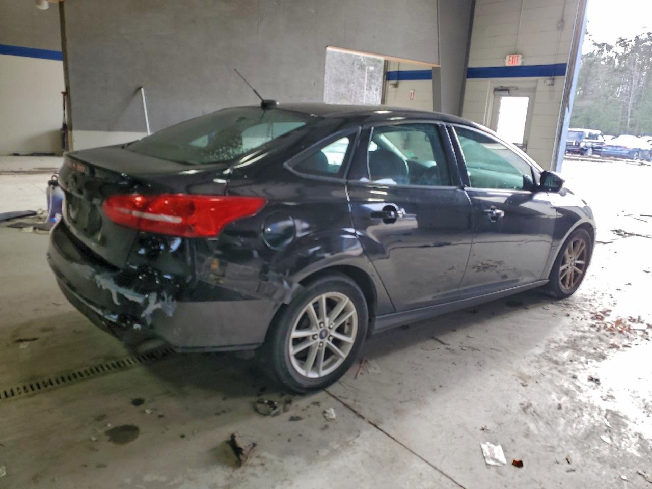 2017 FORD FOCUS SE photo 3
