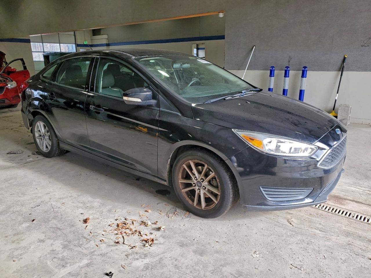 2017 FORD FOCUS SE photo 4